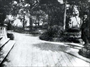 1924 – Samsun’da eşiyle ağırlandığı köşkün bahçesinde
