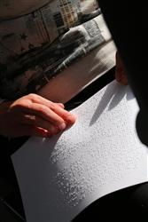 Görme Engelliler Braille Alfabeli Tarihi Alan Haritasını Okurken (3).JPG